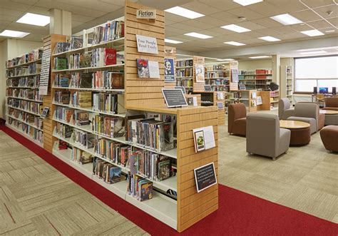 How Many Books Are in a Small Library: A Multifaceted Insight