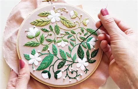 How to Make an Embroidery Pattern: A Comprehensive Guide to Creative Expression Through Needlework